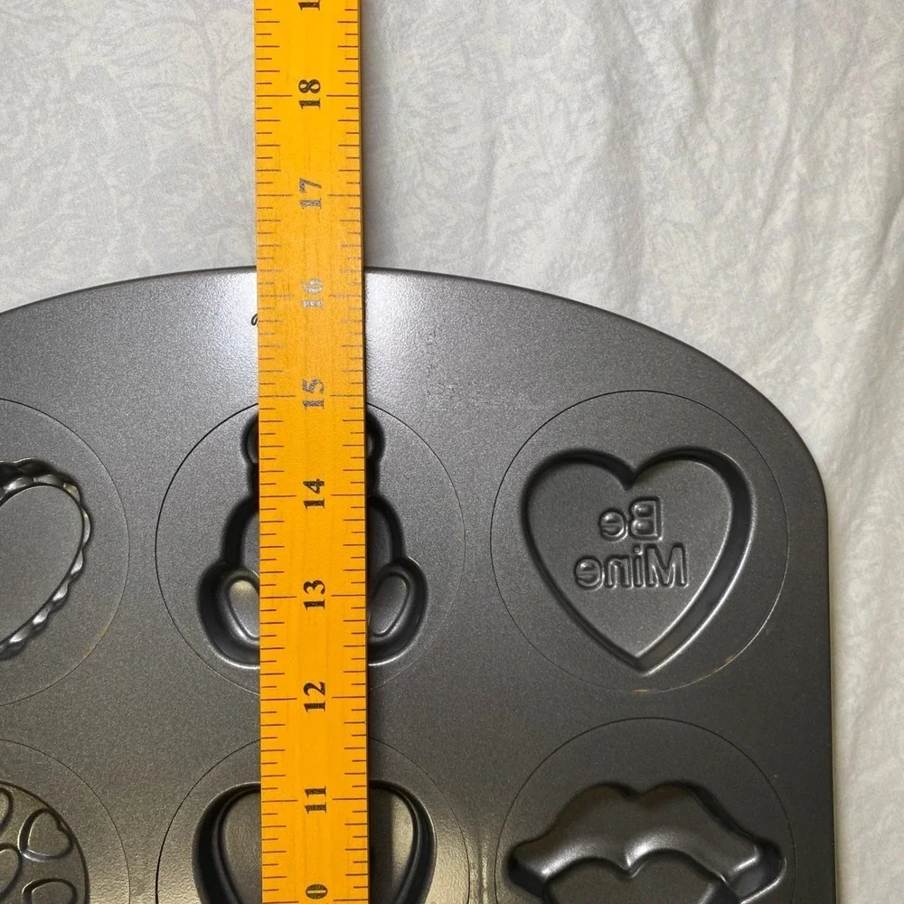 Wilton Holiday Baking Pan Lot 3 Christmas Halloween Valentine Nonstick Cake Pans